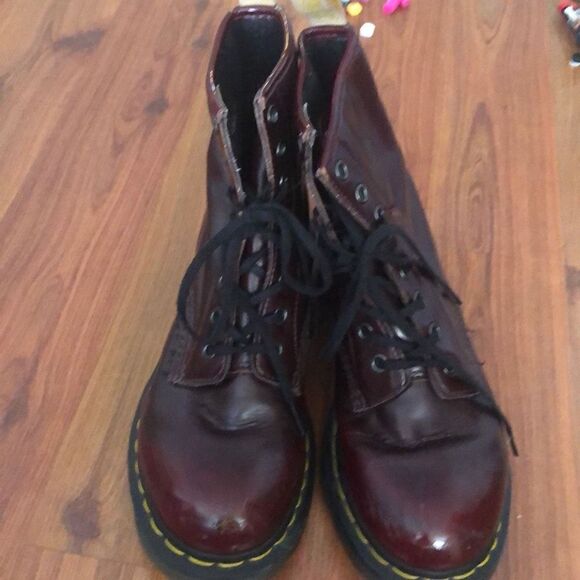 Dr. Martens Cherry vegan leather boots size 7 - Picture 2 of 8